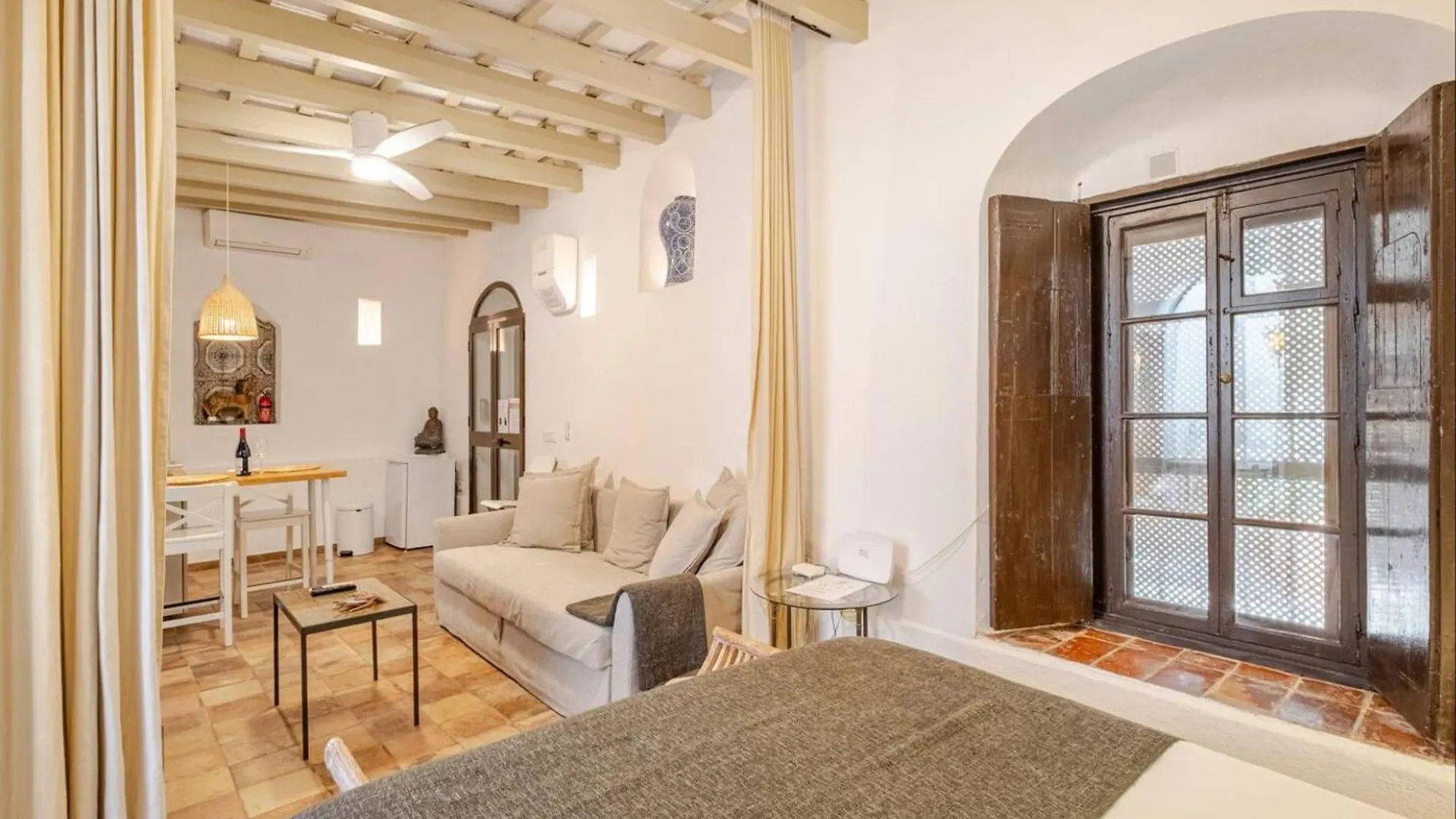 Azogue Studios Tarifa 0*,